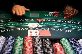udintogel link app interface showing slot tournaments and live dealer options